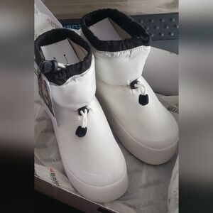 NWT Baffin Winter Boots Sz8